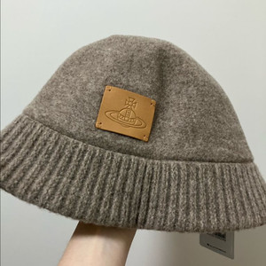 정품 새상품 비비안웨스트우드 버킷햇 베이지