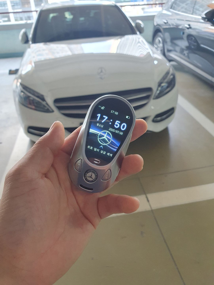 벤츠 CLS300d 2020년식, 타원형 디스플레이키로 완성도를 끌어올린 개조 작업 이미지