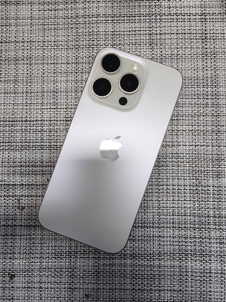(신폰급) 아이폰15프로 256G 화이트 액정무기스 무찍힘 찾기힘든 물리듀얼심 105만팝니다@--0