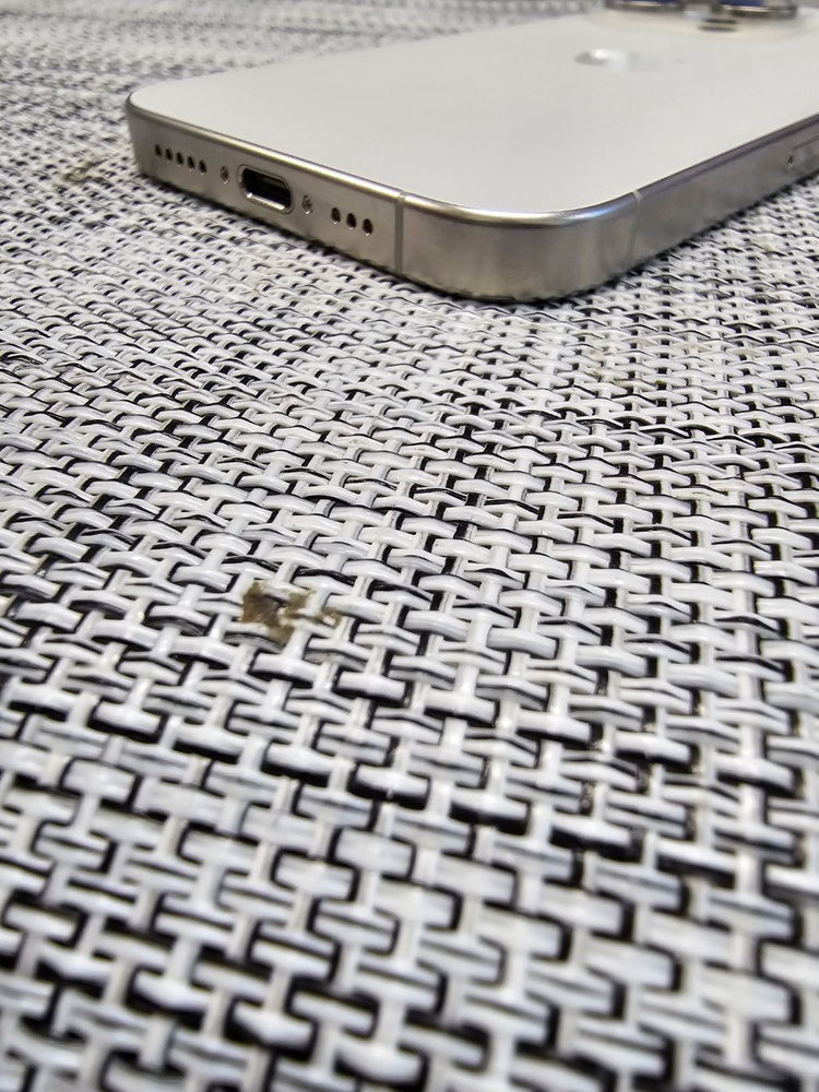 (신폰급) 아이폰15프로 256G 화이트 액정무기스 무찍힘 찾기힘든 물리듀얼심 105만팝니다@--6