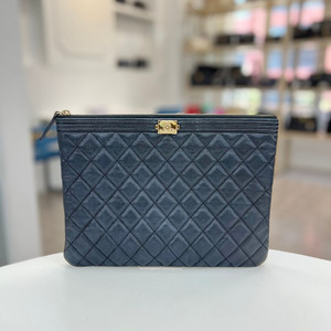 [중고명품 럭스올 울산점]샤넬 캐비어 보이 뉴미듐 금장 클러치백 29번대