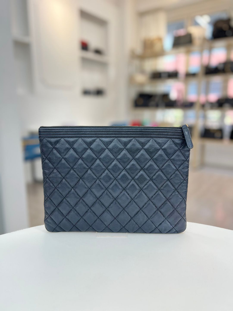 [중고명품 럭스올 울산점]샤넬 캐비어 보이 뉴미듐 금장 클러치백 29번대--2