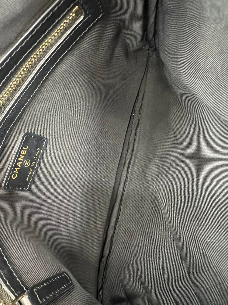 [중고명품 럭스올 울산점]샤넬 캐비어 보이 뉴미듐 금장 클러치백 29번대--4