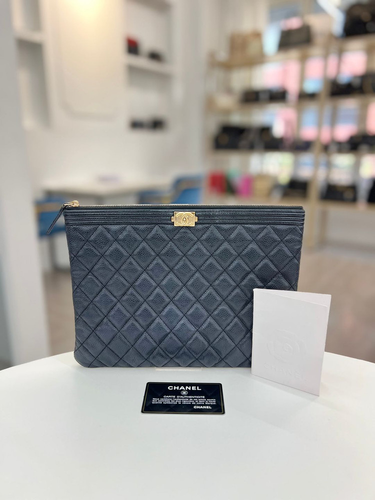 [중고명품 럭스올 울산점]샤넬 캐비어 보이 뉴미듐 금장 클러치백 29번대--5