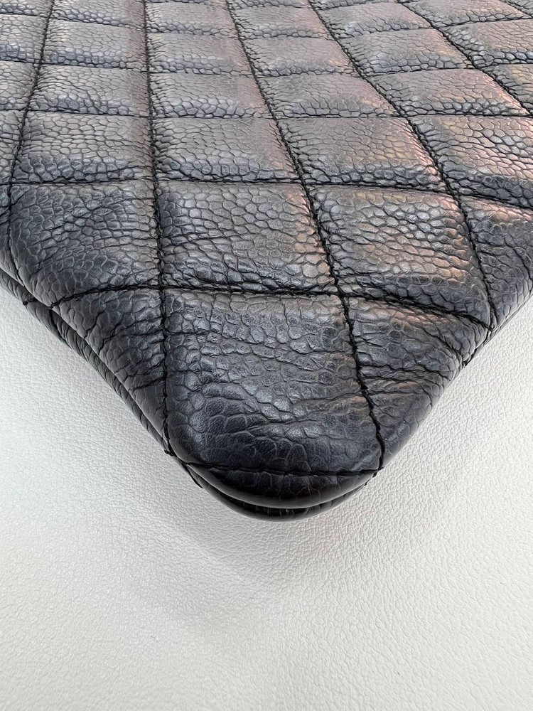 [중고명품 럭스올 울산점]샤넬 캐비어 보이 뉴미듐 금장 클러치백 29번대--6