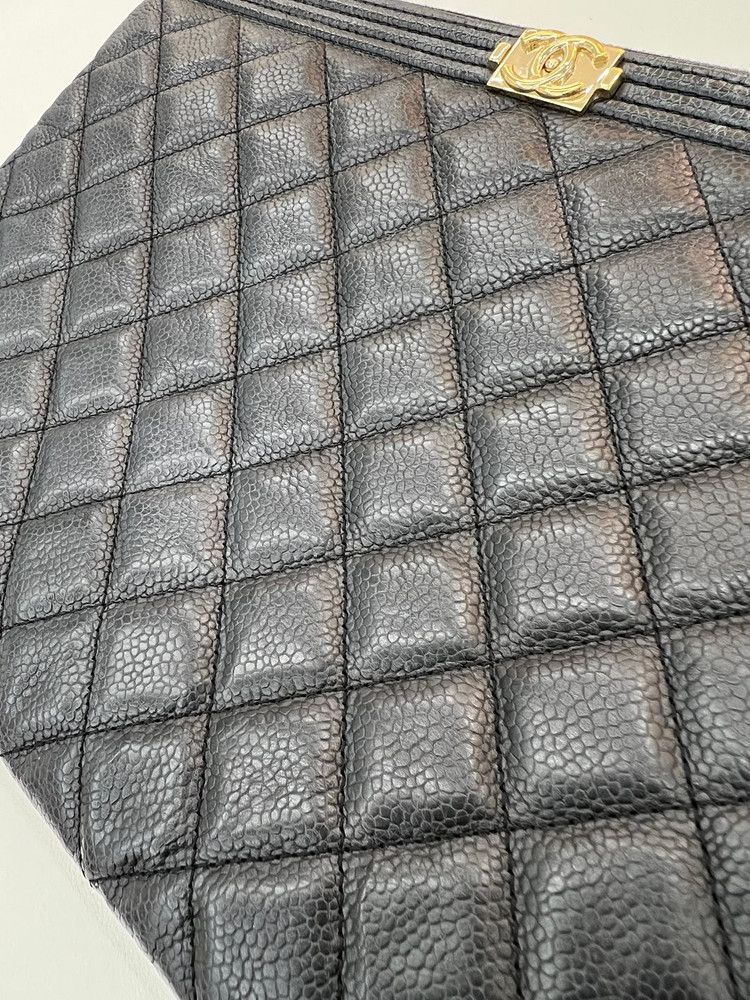 [중고명품 럭스올 울산점]샤넬 캐비어 보이 뉴미듐 금장 클러치백 29번대--9