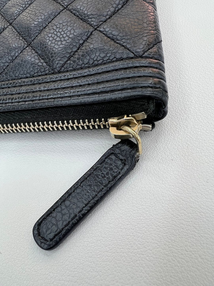 [중고명품 럭스올 울산점]샤넬 캐비어 보이 뉴미듐 금장 클러치백 29번대--7