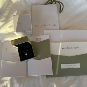 반클리프아펠 스위트 알함브라 목걸이 마더오브펄