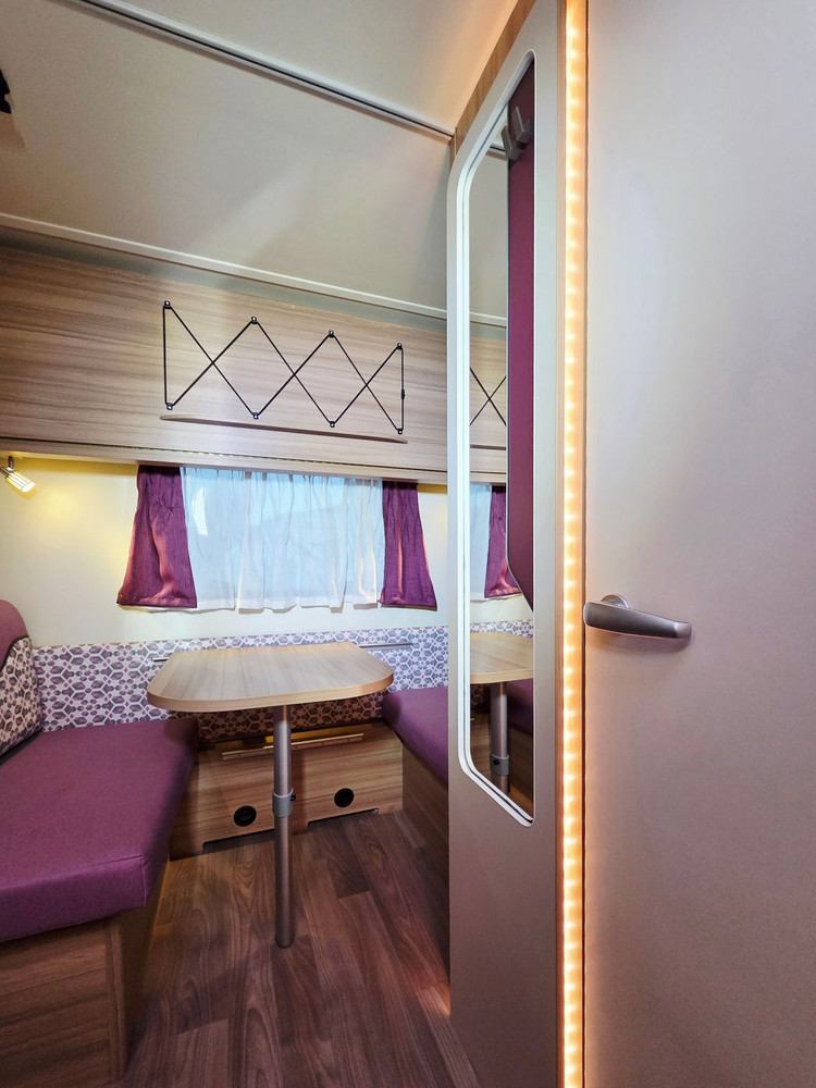 바인스버그 카라투 카라반 / 1330만원 / 사용감 없는 알찬 구성!! 2층 침대 매트리스 미사용!!--2