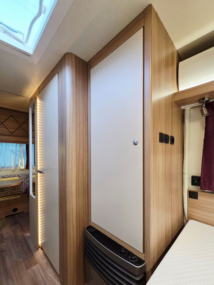 바인스버그 카라투 카라반 / 1330만원 / 사용감 없는 알찬 구성!! 2층 침대 매트리스 미사용!!--3