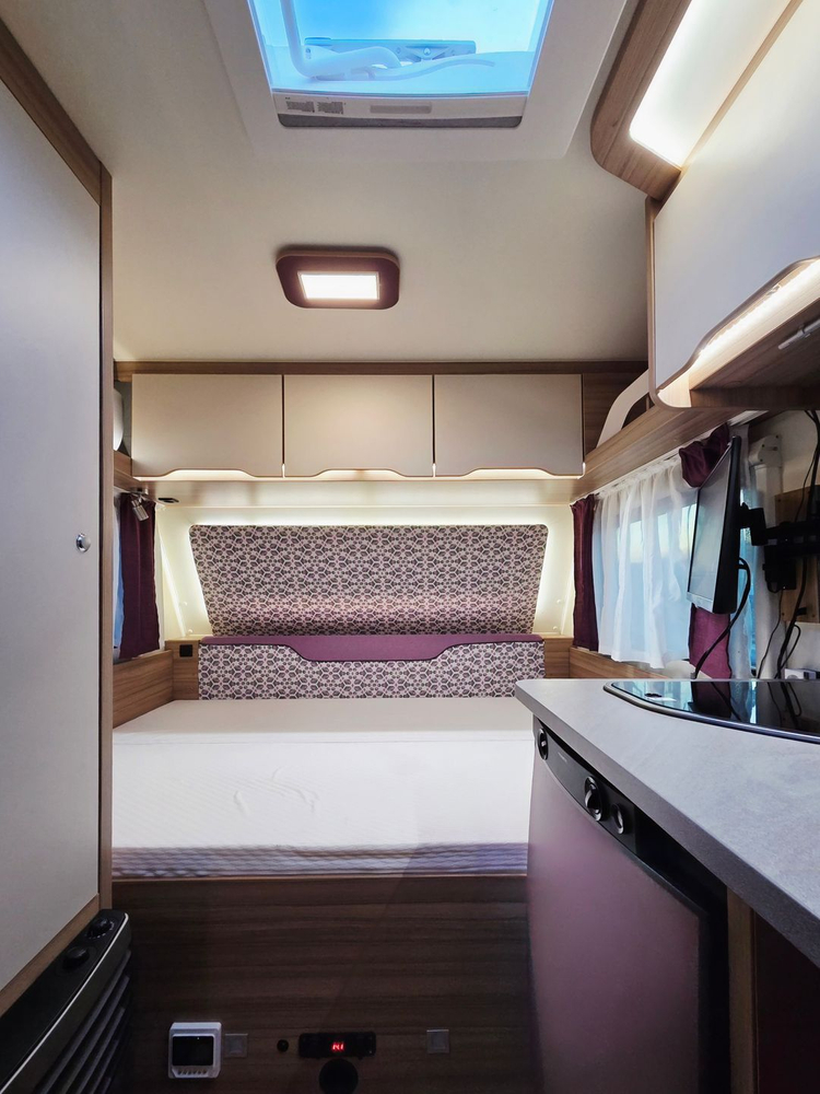 바인스버그 카라투 카라반 / 1330만원 / 사용감 없는 알찬 구성!! 2층 침대 매트리스 미사용!!--5