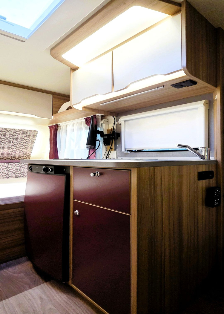 바인스버그 카라투 카라반 / 1330만원 / 사용감 없는 알찬 구성!! 2층 침대 매트리스 미사용!!--8