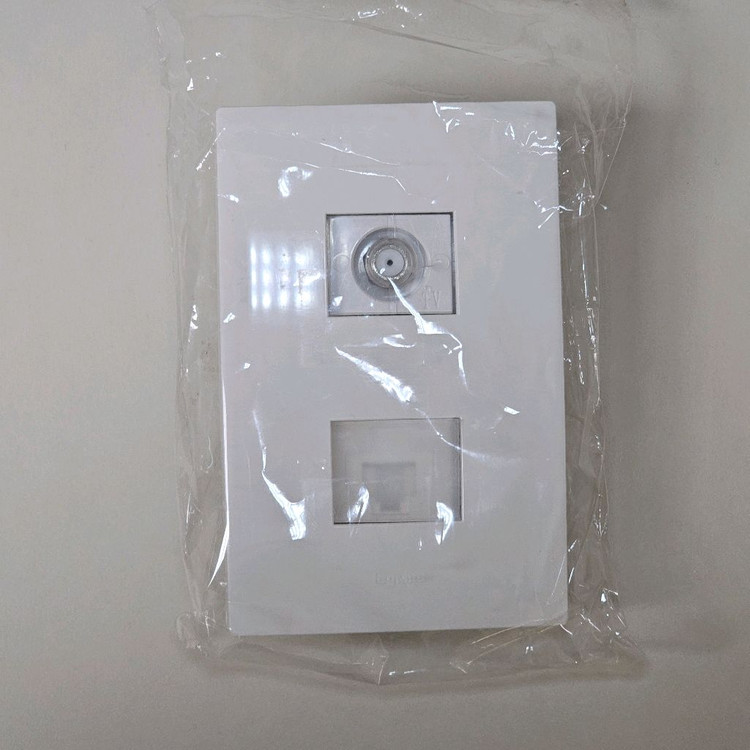 르그랑 아펠라 KS형 화이트 CATV 1구+8PIN 1구 조합형콘센트 인터넷 랜 케이블TV 이미지