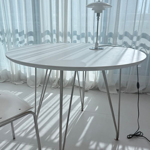 세라믹 원형식탁 이미지