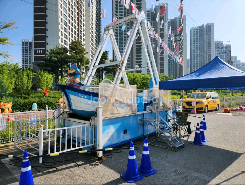 대형 놀이기구 행사 바이킹 회전그네 회전컵 대여 이미지