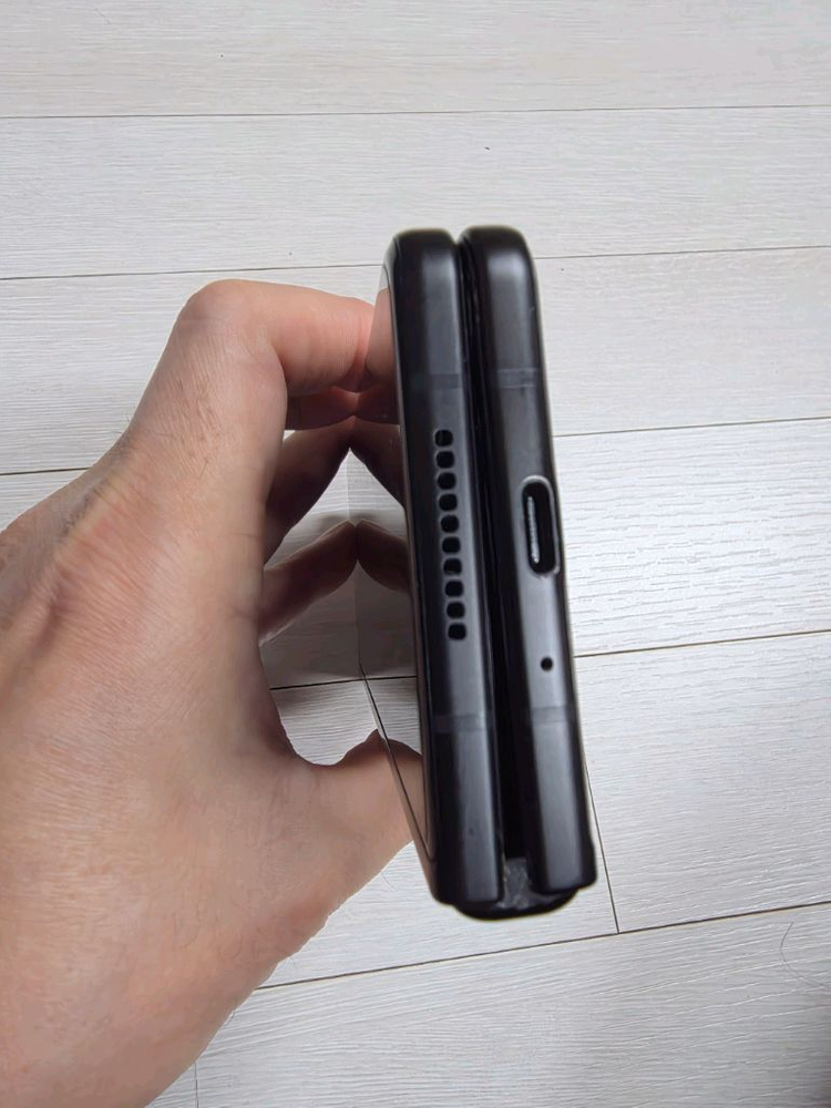 갤럭시 Z 폴드3 블랙 256GB A급 케이스포함--3