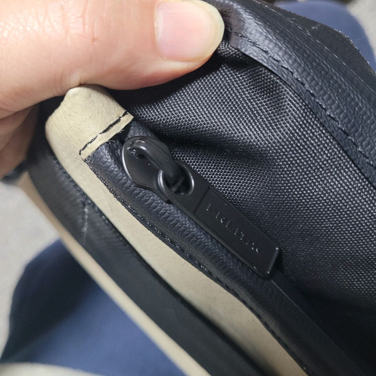 프라이탁 딕슨 검베--1