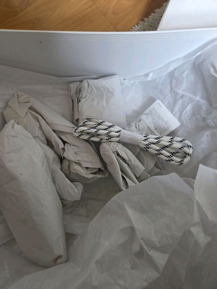 발렌시아가 트리플S 스니커즈 이미지