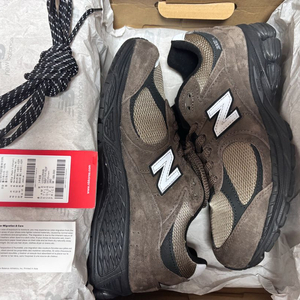 뉴발란스 2002R 브라운 블랙 U2002RAB 260