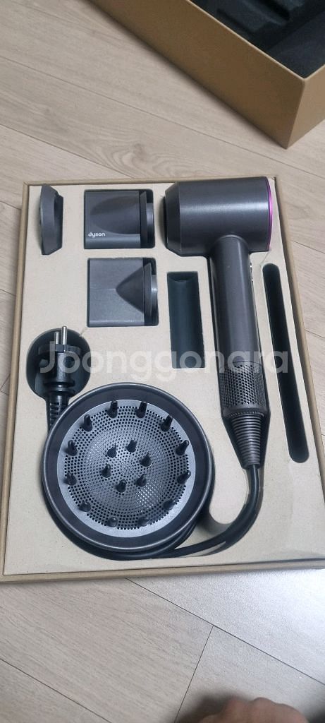 다이슨드라이기팝니다--1