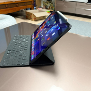 아이패드프로12.9 1테라 셀룰러5세대 m1 16기가램 효율 87% 무기스무흠집)+펜슬 +애플정품스마트키보드 케이스