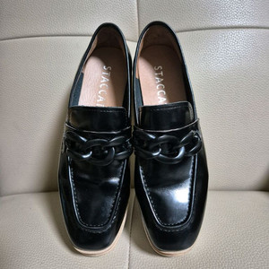 스타카토 블랙 체인 로퍼 웨지힐