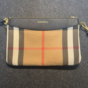 버버리 클러치백