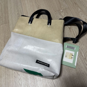 프라이탁 리랜드 판매합니다.