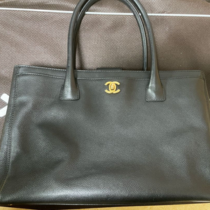 샤넬 서프백 블랙 금장