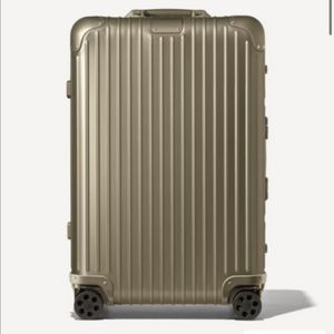 리모와 오리지널 체크인M 티타늄골드 색상