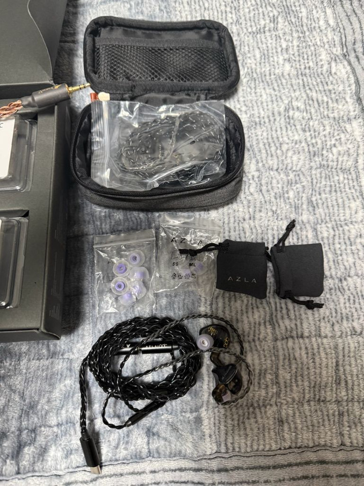 아즈라 x qhc 에리니스1 이어폰 판매합니다--2