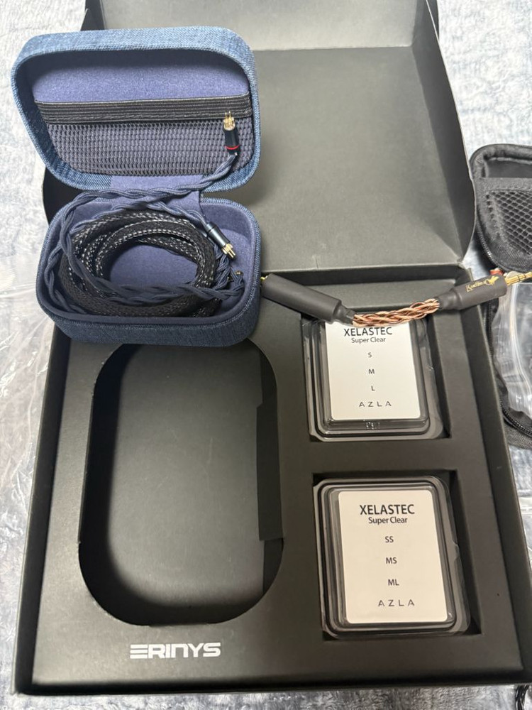 아즈라 x qhc 에리니스1 이어폰 판매합니다--3