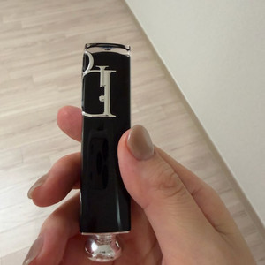 디올 어딕트 립스틱 745 레볼루션 이미지