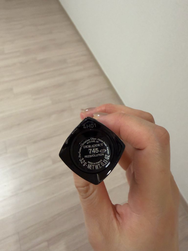 디올 어딕트 립스틱 745 레볼루션 이미지
