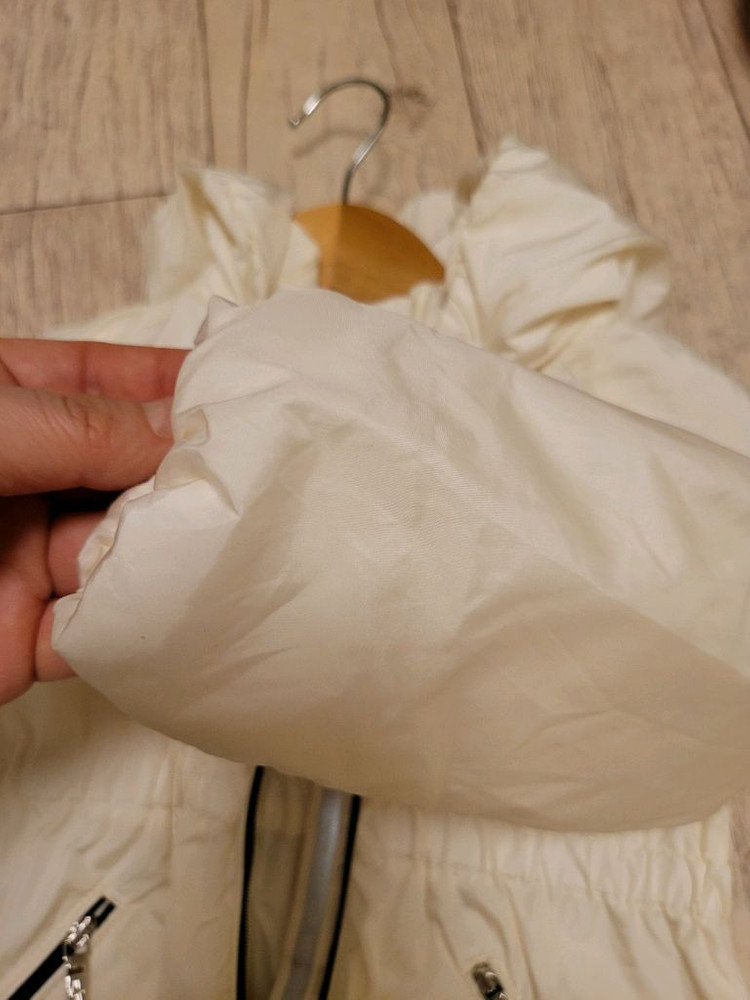 몽클레어 여아 바람막이 자켓--1