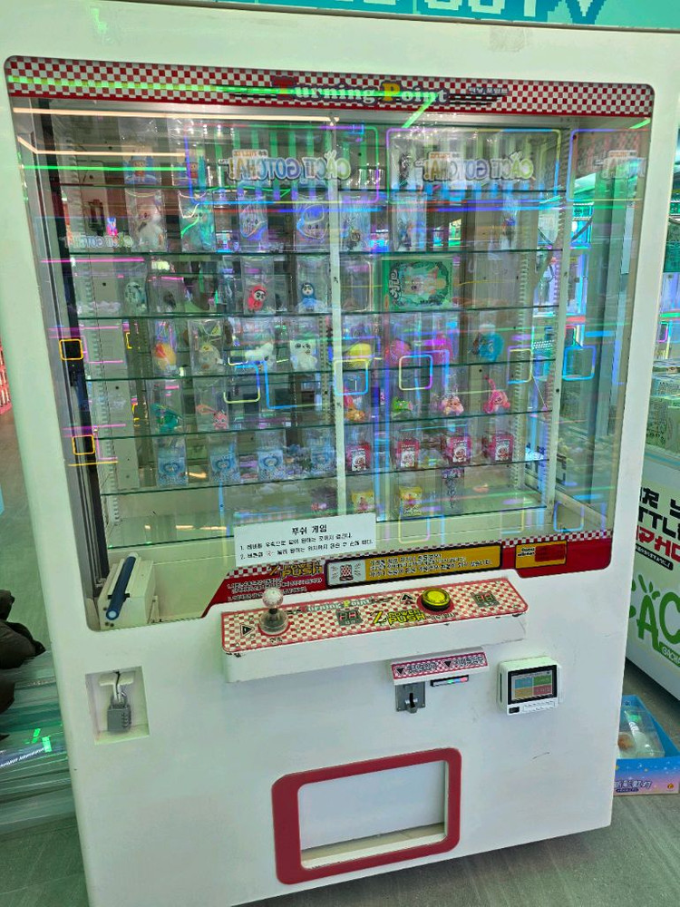 인형뽑기 기계 팝니다.--2