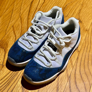 조던 11 로우 스네이크 남뱀피 285