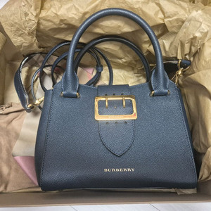 버버리 버클 토트백 블루 새상품.