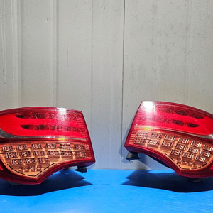 [중고] 현대 싼타페DM RH/LH 조수석 트렁크 리드 LED 후미등