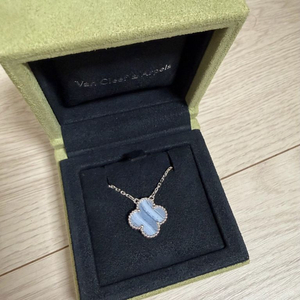 반클리프 앤 아펠 빈티지 칼세도니 목걸이