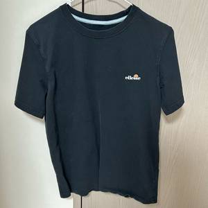 엘레쎄 검정 반팔 티셔츠 새상품