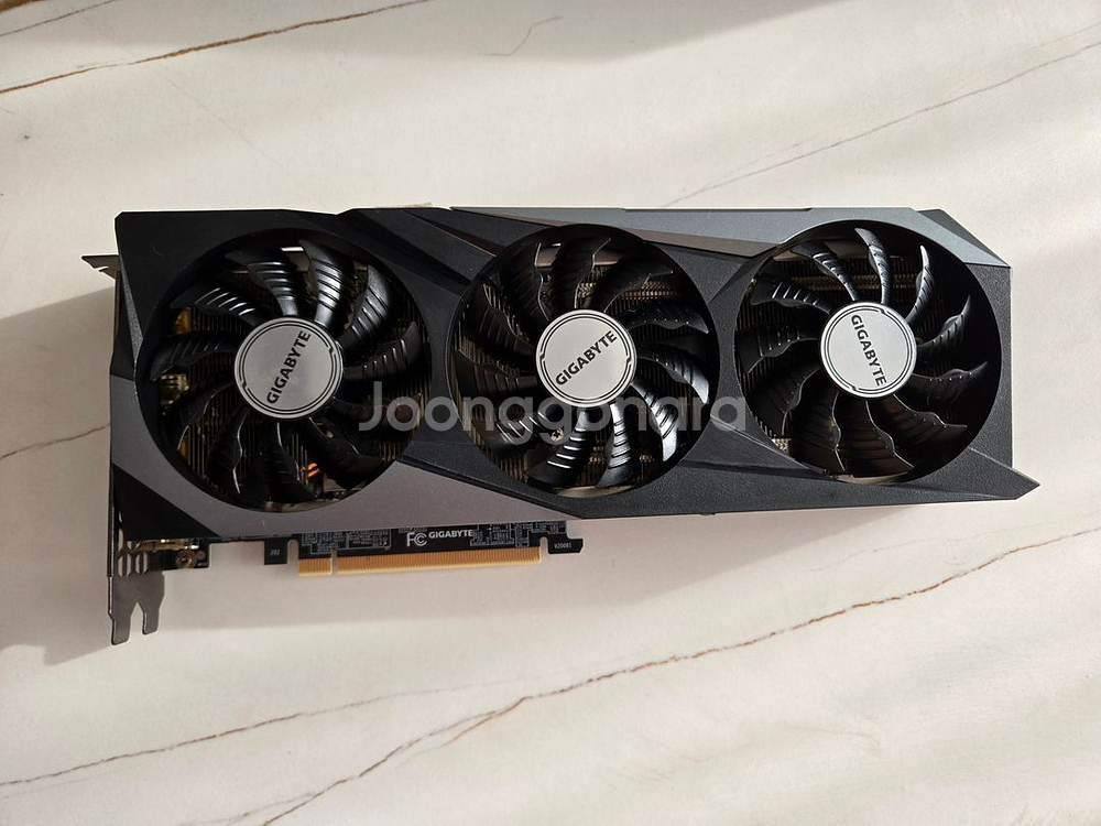 GIGABITE RTX 3070 그래픽카드 3팬--1