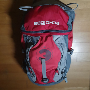 사용한 적이 없는 새 것과 같은 에코로바 22리터 등산배낭 택배비 포함 1만8천원