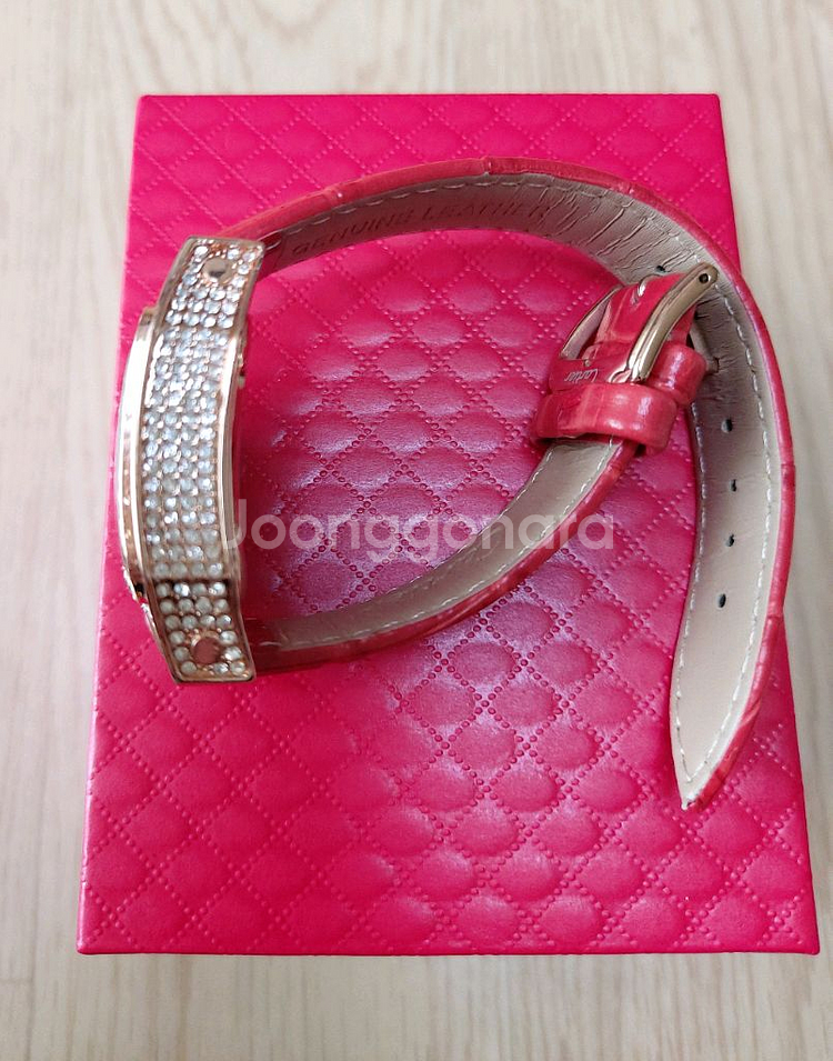 **** 러브 큐빅 스타일 시계(새상품)--6