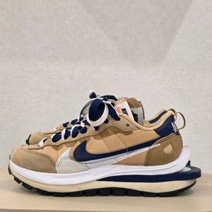 나이키 사카이 베이퍼와플 세서미 앤 블루보이드 230 이미지