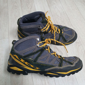 270 아쿠 고어텍스 등산화 트레킹화 신발 270사이즈 완전좋아요