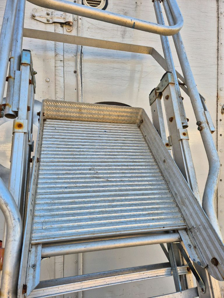 안전발판 사다리 이미지