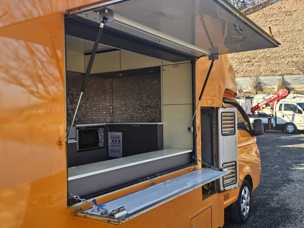 현대 포터2 푸드트럭/16년/오토/9000킬로/구변완료--5