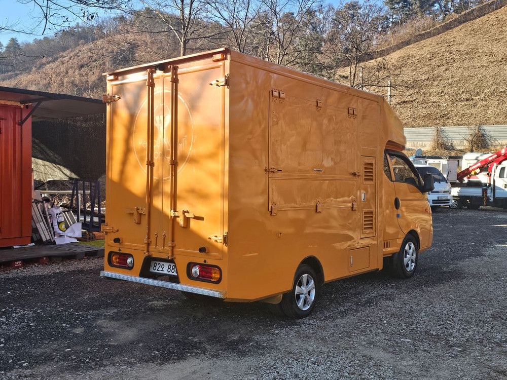 현대 포터2 푸드트럭/16년/오토/9000킬로/구변완료--2