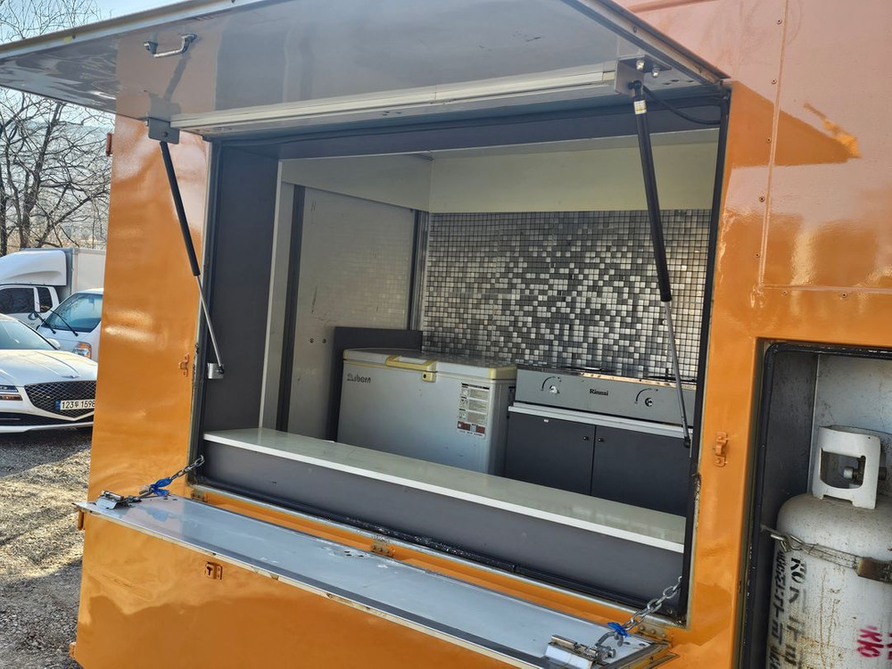 현대 포터2 푸드트럭/16년/오토/9000킬로/구변완료--6